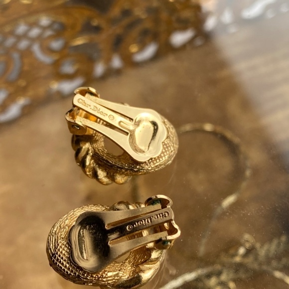 Tiny vintage gold tone authentic CHRISTIAN DIOR CLIP ON EARRINGS - Picture 3 of 8